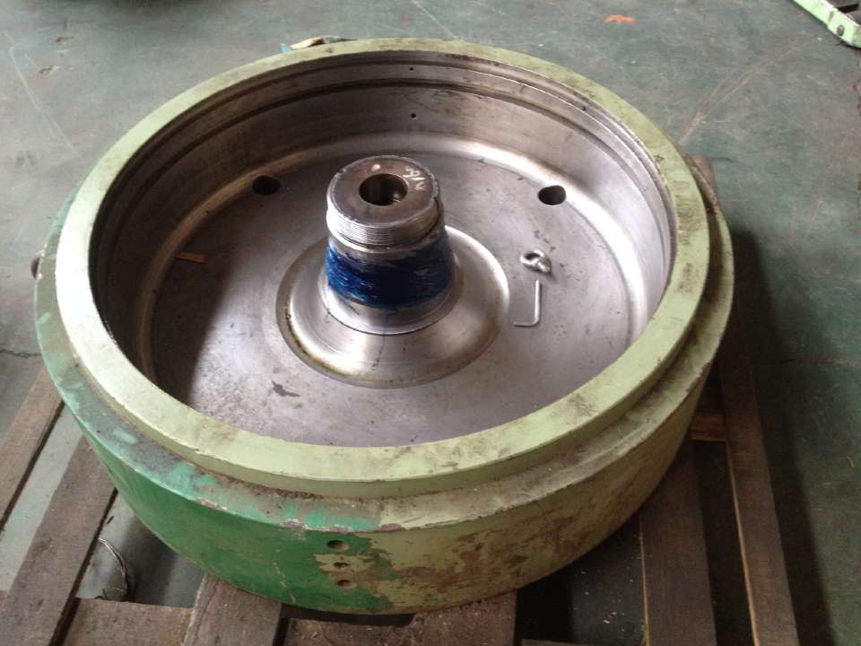 華潤(rùn)龍巖水泥輥壓機(jī)油缸